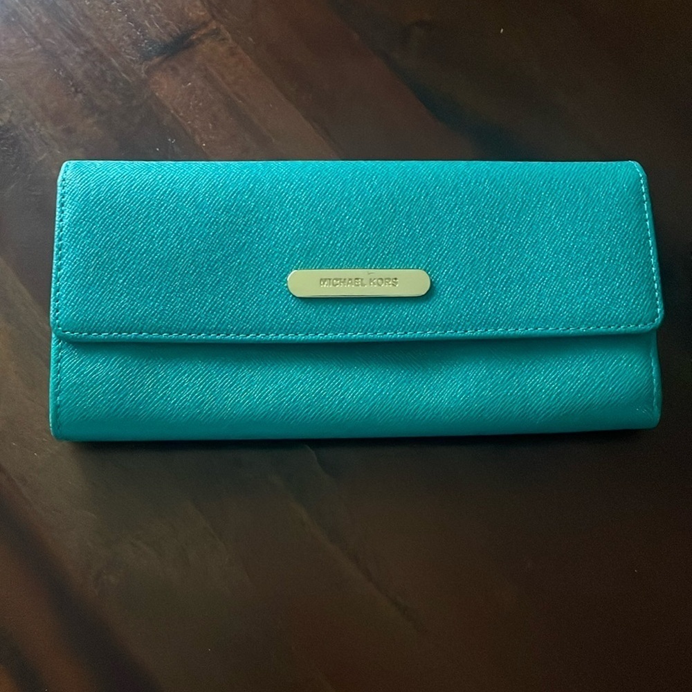 MICHAEL KORS Wallet multi card holder zip change compartment gold hardware